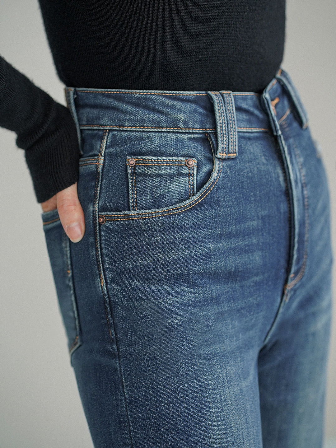Bootcut džínsy so stredným pásom