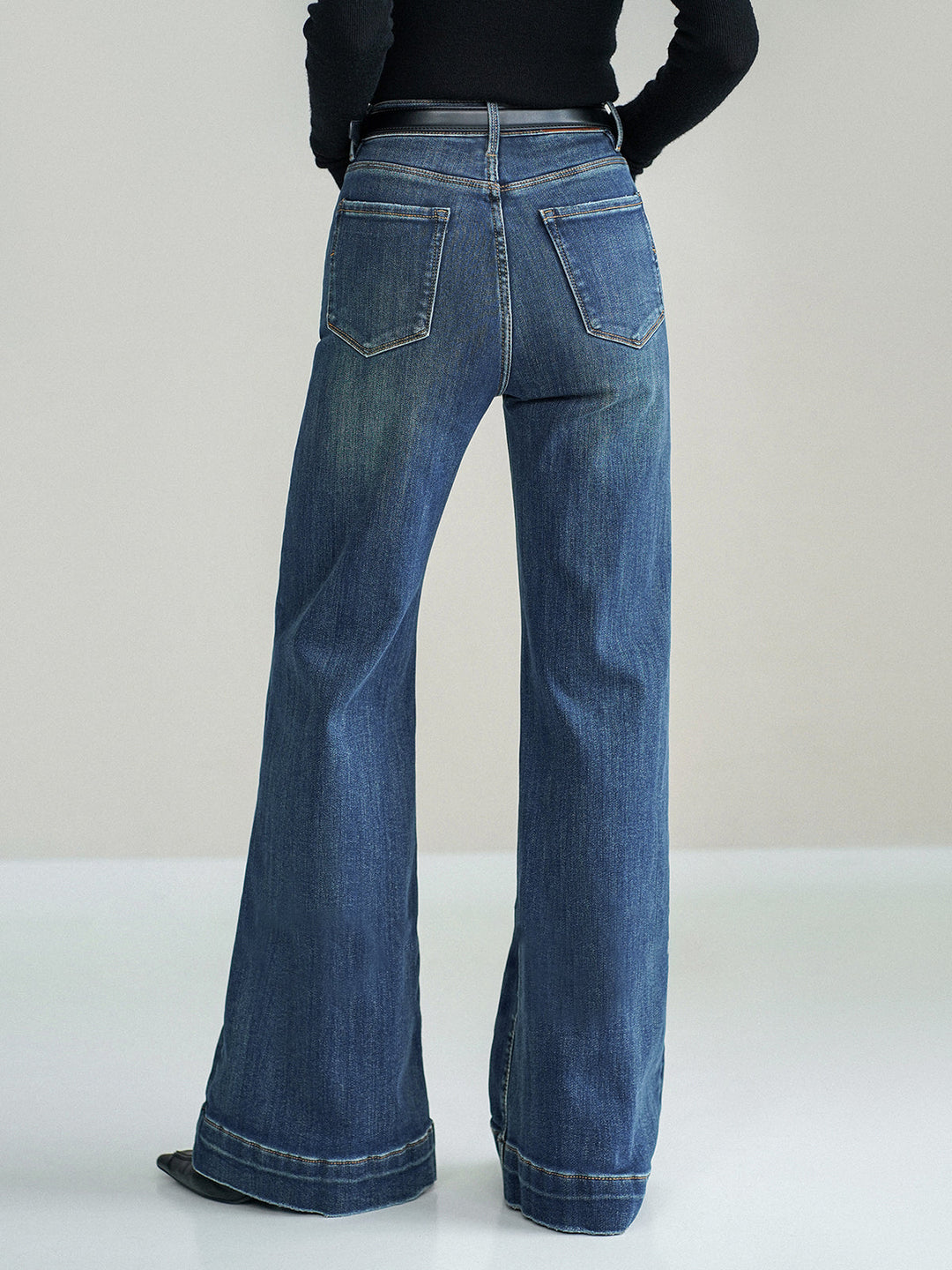 Bootcut džínsy so stredným pásom