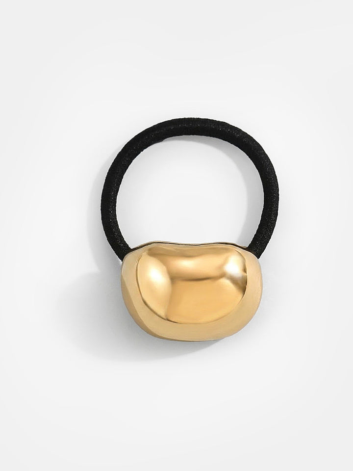 Minimalistická gumička do vlasov s kovovým detailom