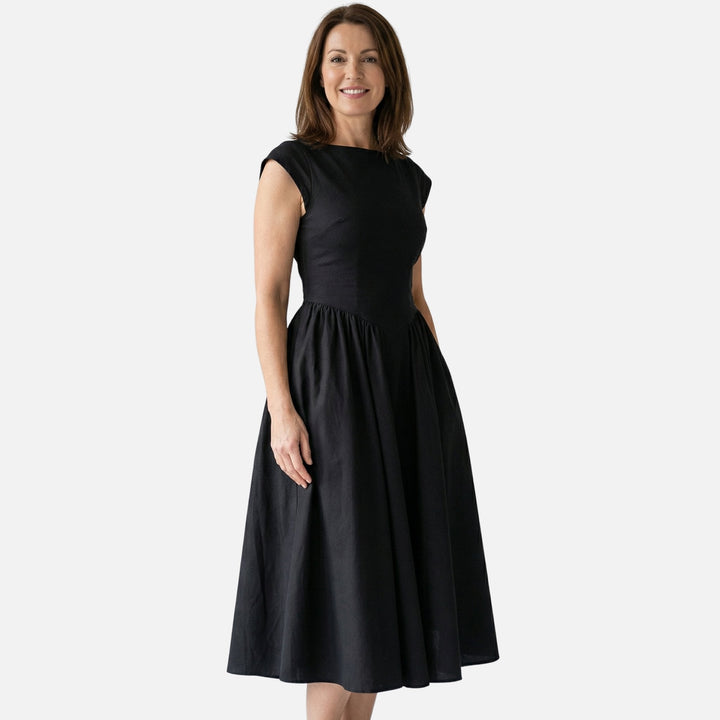 Želmíra | Midi šaty fit & flare s lodičkovým výstrihom