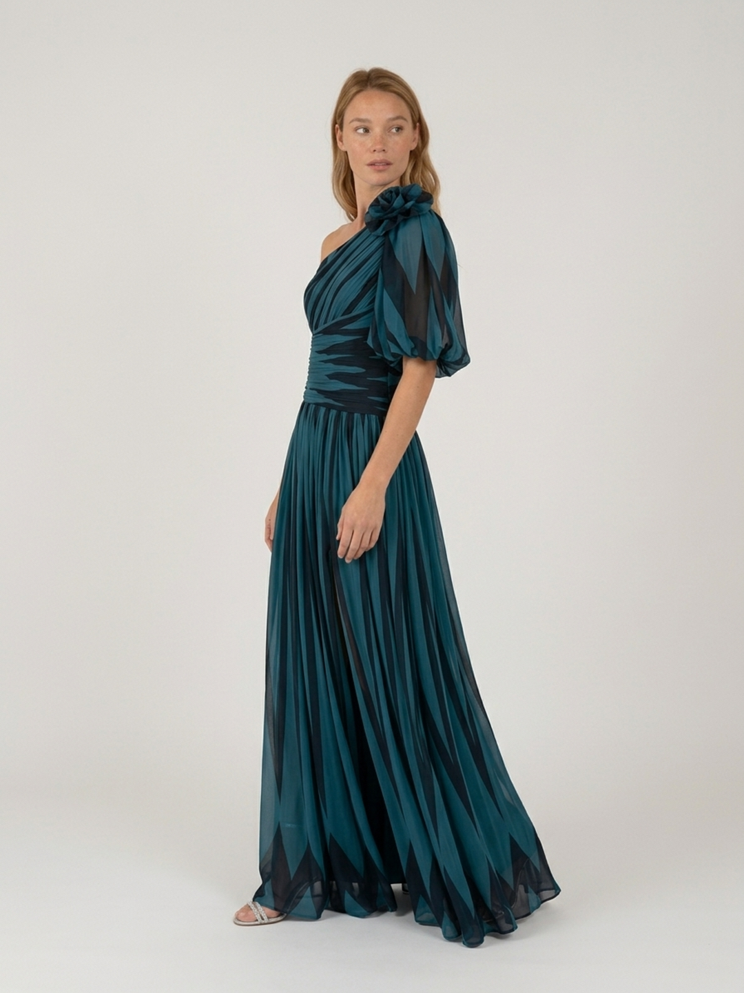 Linda | Elegantné šaty na jedno rameno