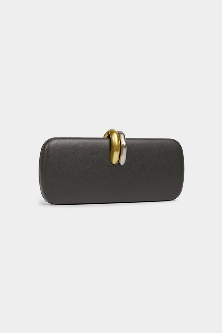 Crossbody kabelka z umelej kože s retiazkou
