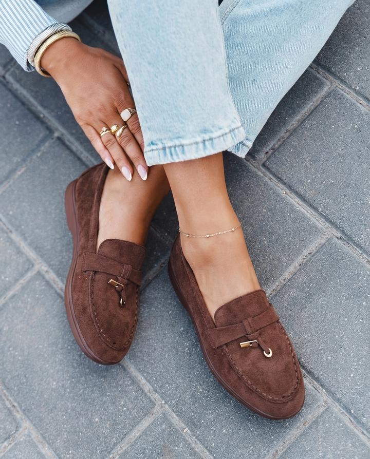 Elegantné loafers s kovovým detailom