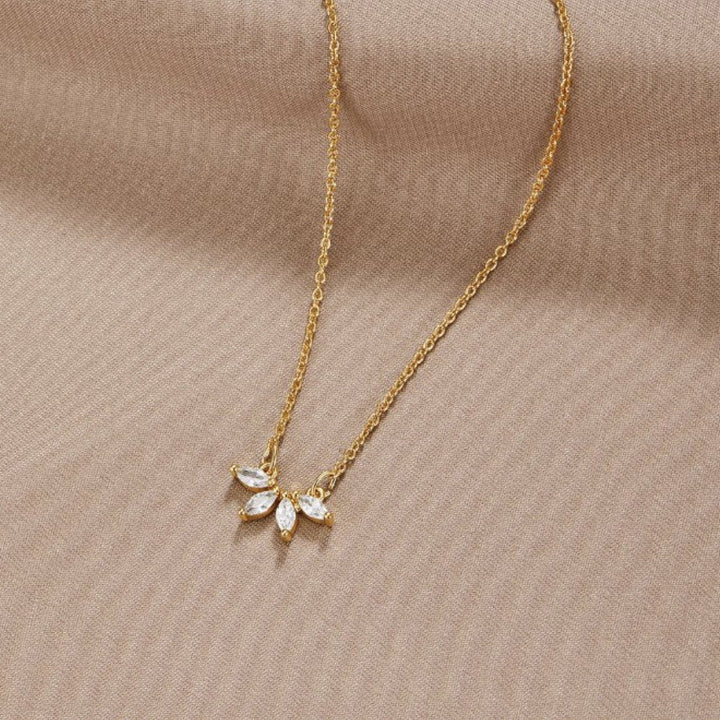 Náhrdelník Tiffany s krištáľovým lístkom
