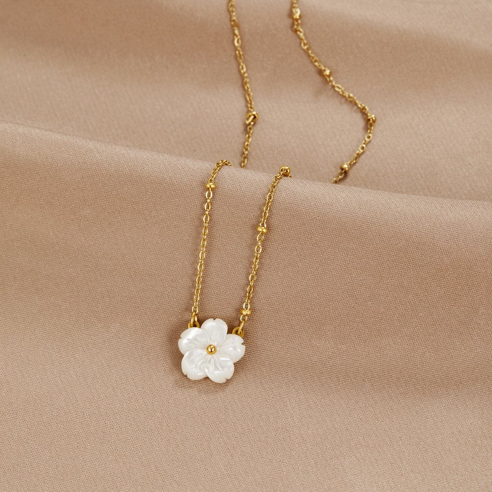 Kvetinový náhrdelník White Blossom